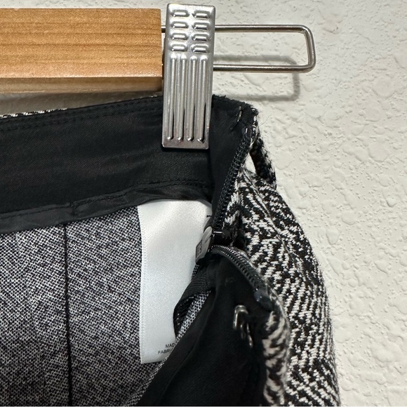 EXPRESS - Black & White Printed Skort with Belt - Picture 10 of 10